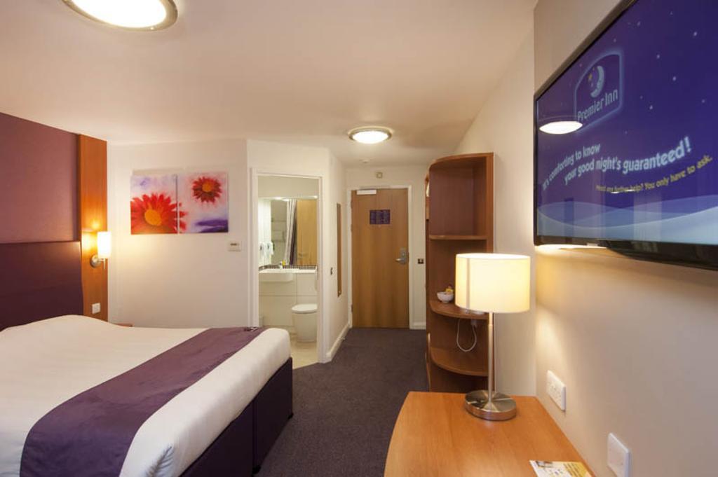 Premier Inn Tonbridge Exterior photo