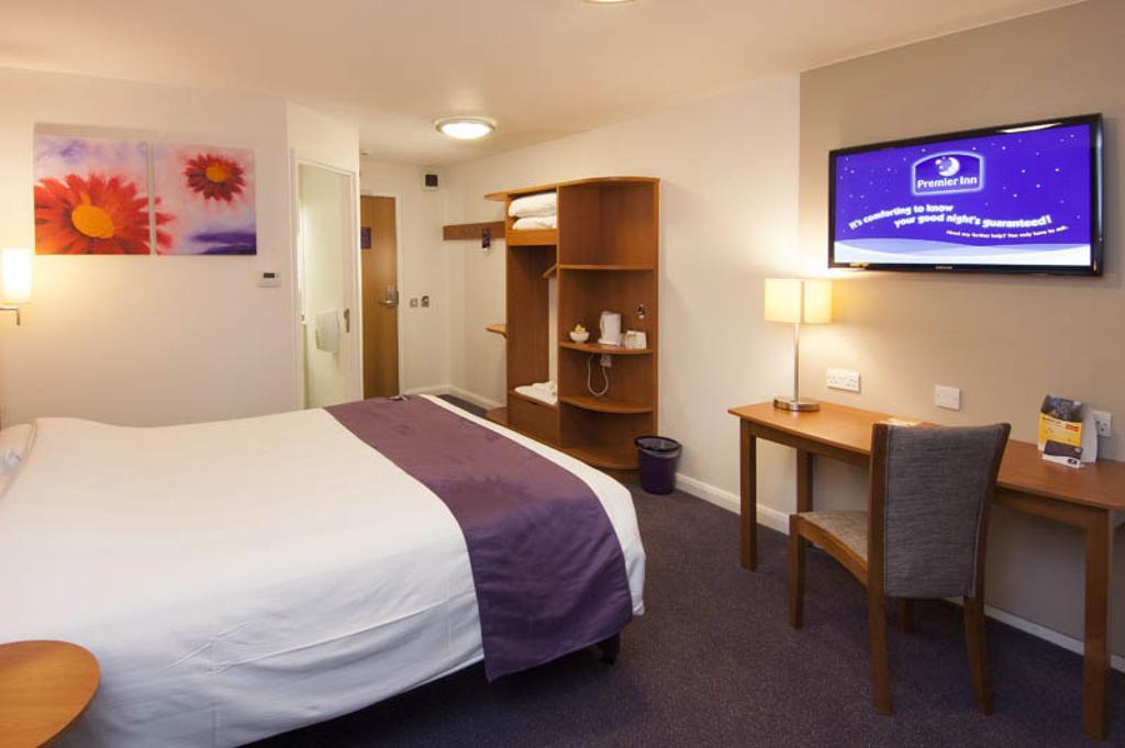 Premier Inn Tonbridge Exterior photo