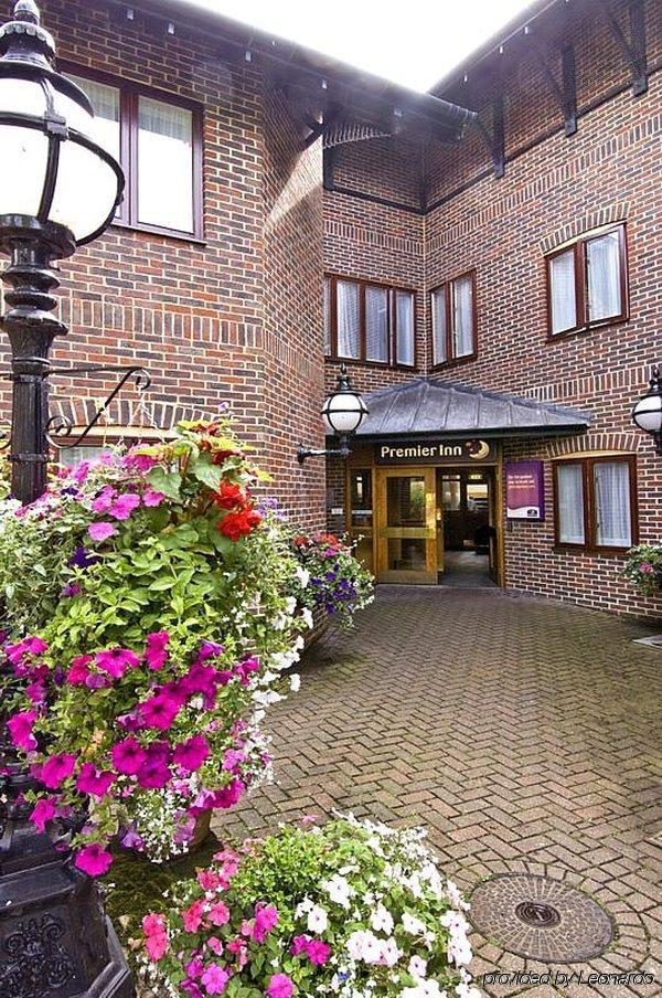 Premier Inn Tonbridge Exterior photo